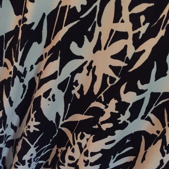 Jessica Howard Women’s Dress and Necklace - Picture 4 of 5